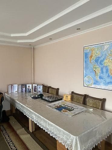 банкетный стол: Большой обеденный/банкетный стол с комплектом стульев. - Длина стола — 5