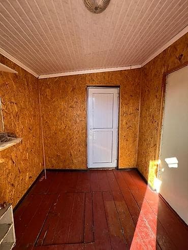 с квартирантами с магазином готовый бизнес квартирный комнат действующим: Продаётся дом в центре села Кунтуу. Общая площадь 65 м2. З комнаты — 6