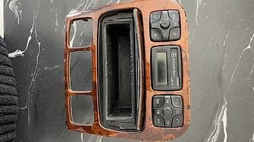 Детали салона: Центральная консоль с аудиосистемой Mercedes-Benz - Оригинальный — 4