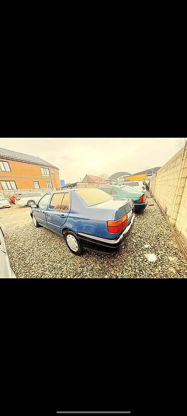Volkswagen Vento: 1993 г., 1.8 л, Механика, Бензин, Седан at lalafo.kg Volkswagen Vento: 1993 г., 1.8 л, Механика, Бензин, Седан