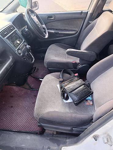 1: Honda Stream: 2001 г., 1.7 л, Автомат, Бензин, Минивэн — 6