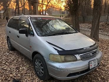 салон на авто: Mitsubishi Chariot: 1996 г., Бензин, Универсал — 7