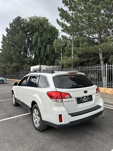 бюджетные авто: Subaru Outback: 2010 г., 2.5 л, Вариатор, Бензин, Универсал — 3