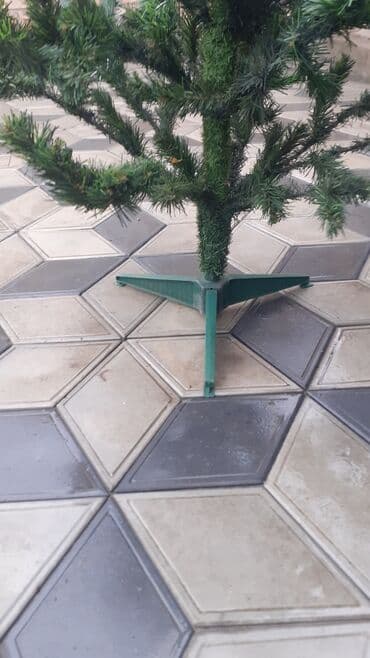 голубые ель: Искусственная ёлка разборный . Высота 1.5 метра . С игрушками — 3