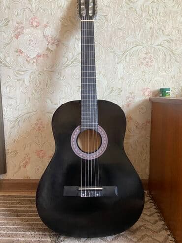 Классическая акустическая гитара 4/4, черная. Новая. - Корпус at lalafo.kg Классическая акустическая гитара 4/4, черная. Новая. - Корпус