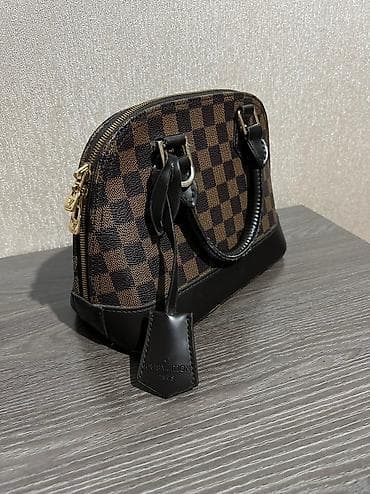 Спортивные сумки: Сумка от LV, отличного качества, никаких дефектов, сумка в отличном — 4