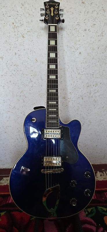 Электрогитара DeArmond (модель серии M/Les Paul‑типа) в фирменном
