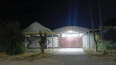 Продаётся добротный дом с навесами и приватным двором в городе Кара