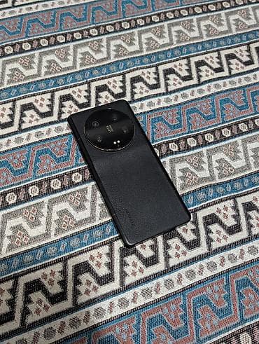 телефон бву: Xiaomi, 13 Ultra, Б/у, 256 ГБ, цвет - Черный, 1 SIM, 2 SIM — 1