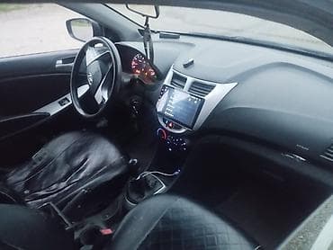 капот на соната: Hyundai Solaris: 2011 г., Механика, Хэтчбэк — 4