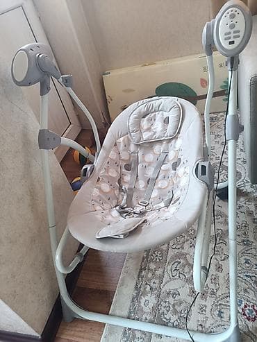 Электронная качеля для младенца с устойчивой рамой светло-серого