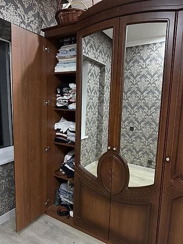 Эмерек: Спальный гарнитур в классическом стиле, древесный оттенок орех — 8