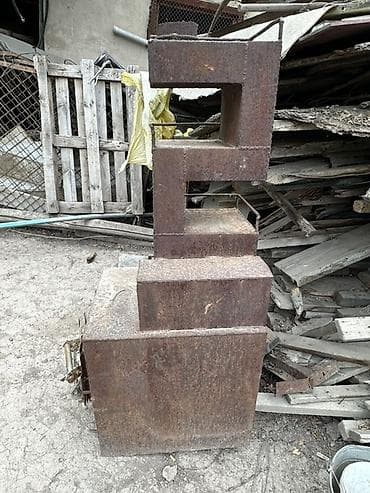 Металлическая печь-буржуйка с дымоходным колпаком Описание: - — 2