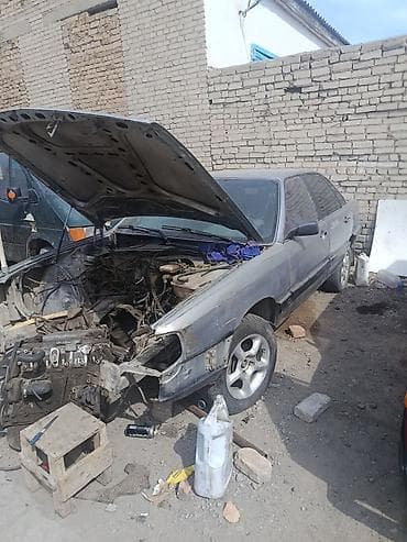 аудио усилитель: Audi 100: 1989 г., Ручные, Седан — 1