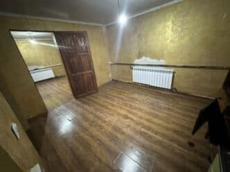 Үйдү ижарага алам: 40 кв. м, 2 бөлмө, Забор, тосулган, Жертөлө, ороо — 1