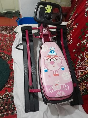 сноуборд 160: Детские снегокаты с рулем и ножным тормозом. - Три лыжи: две широкие — 1