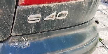 вольва внл: Volvo S40 (первое поколение), седан, темно‑зеленый цвет. - Кузов: 4 — 3