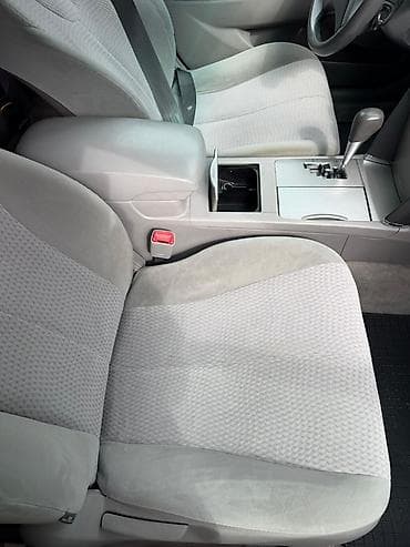 рассматриваю варианты: Toyota Camry: 2010 г., 2.5 л, Автомат, Бензин, Седан — 7