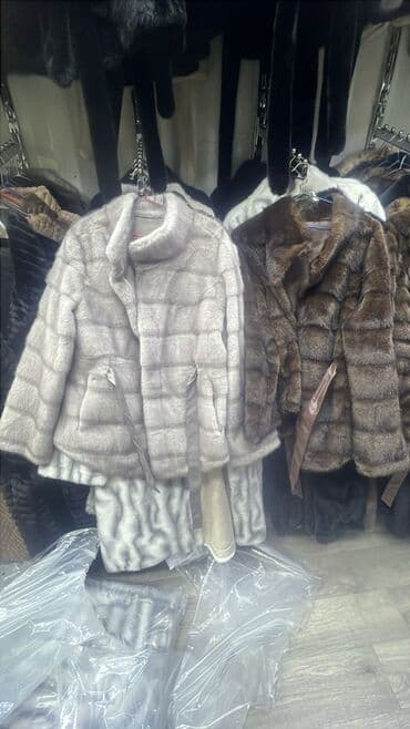 Атайын кийим: Женские эко шубы из меха с поперечной раскладкой - Силуэт — 1