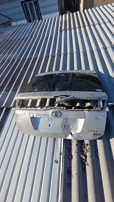 Автозапчасти: Крышка багажника Toyota, 2005 г., Оригинал — 1