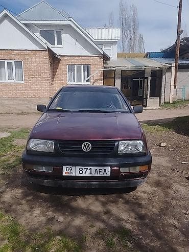 салон машины: Volkswagen Vento: 1993 г., Седан — 1