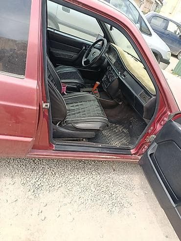 s class w220: Mercedes-Benz 190: 1992 г., Ручные, Седан — 4