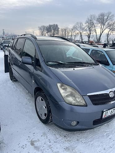 Toyota Corolla Verso: 2004 г., 1.6 л, Механика, Бензин
