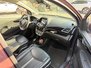 жена: Chevrolet Spark: 2018 г., 1 л, Вариатор, Бензин — 9