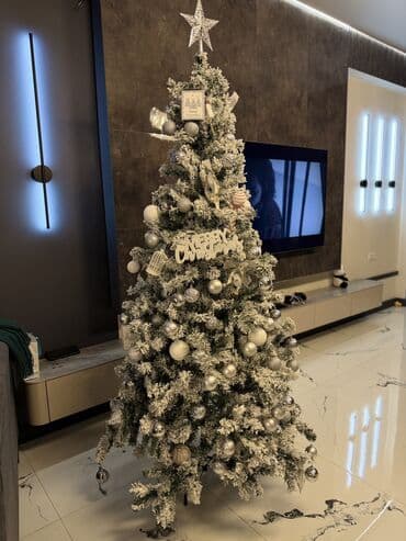 садовый тример: Новогодняя елка с гирляндой теплого белого свечения 210 см и 180 см — 8