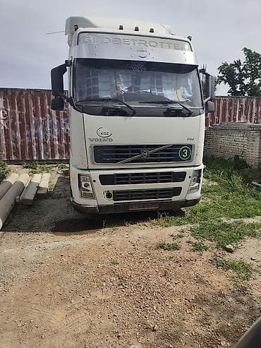 люминесцентная лампа: Тягач, Volvo, Тентованный — 1