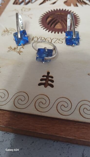 набор пандора: Элегантный комплект украшений, состоящий из кольца и двух серег. Все — 1