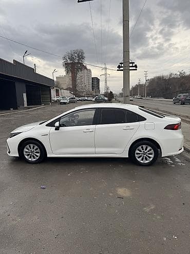 Toyota: Toyota Corolla: 2021 г., 1.8 л, Вариатор, Гибрид, Седан — 2