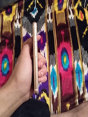 халадилник сатылат: IPhone 8, 64 ГБ, Алтын — 6