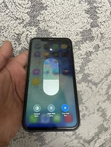 macbook 11: IPhone 11, фиолетовый корпус - Экран (Liquid Retina). На дисплее — 8