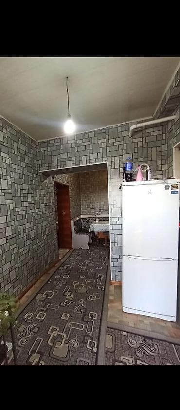 Бөлмөлөр: 65 м², 3 бөлмө, Забор, тосулган — 2