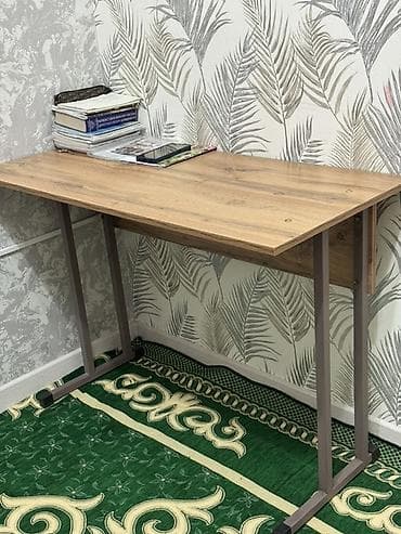 Есть 3 штук одинаковый. Письменный/компьютерный стол компактного