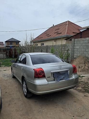 алла тоо: Toyota Avensis: 2003 г., 1.8 л, Кол менен иштөөчү, Бензин, Седан — 5