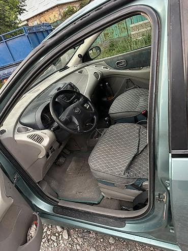 Продажа авто: Nissan Tino: 2003 г., 2 л, Вариатор, Бензин, Хэтчбэк — 6