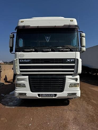 свето диоды: Тягач, DAF, 2005 г., Тентованный — 1