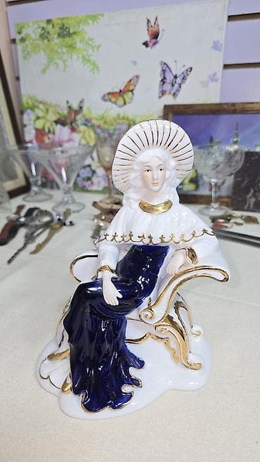продаю бус: Статуэтка 2000г. "Девушка в кресле", фарфор в золоте, кобальт, редкая — 1