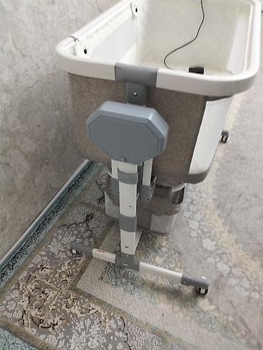 вместо прикроватных тумбочек: Детская приставная кроватка, Б/у, С колесиками, цвет - Серый — 2