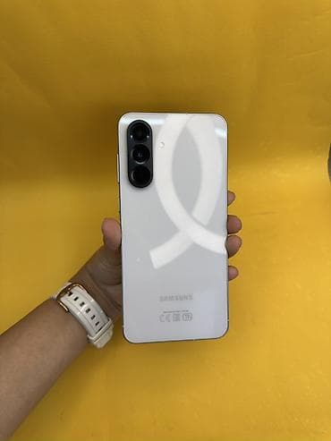 Техника жана электроника: Samsung Galaxy A56, Колдонулган, 128 ГБ, түсү - Ак, Бөлүп төлөө менен, 2 SIM — 2