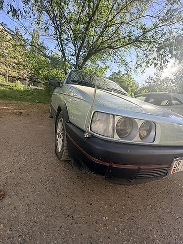 Volkswagen: Volkswagen Passat: 1990 г., Седан — 2