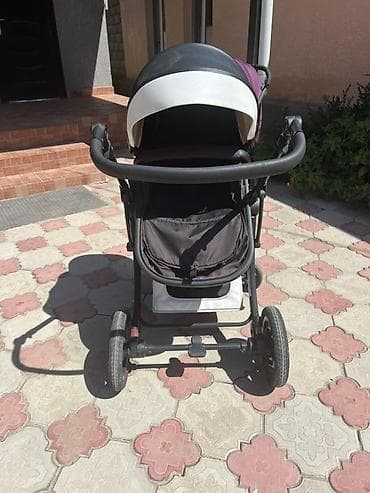 Коляскалар: Продается 2 коляски каждая по 1000 сом. Универсальная детская коляска — 2