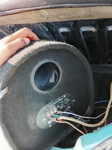 Магнитолы: - Корпус: цилиндрический (бочка), обтянут карпетом, фазоинверторный — 1