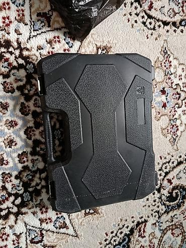 Набор ручного инструмента в пластиковом чемодане состояние новое