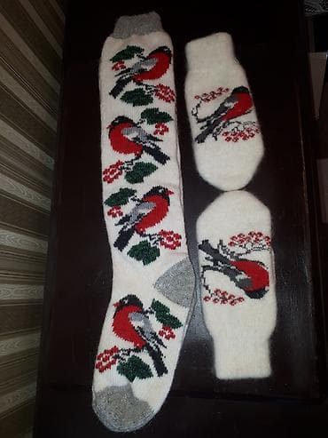 Комплект - гольфы носки и варежки, новые. Очень милый рисунок -