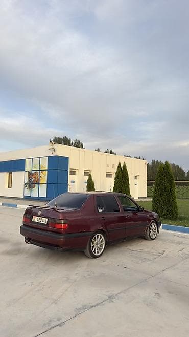 Volkswagen Vento: 1994 г., Седан — 4