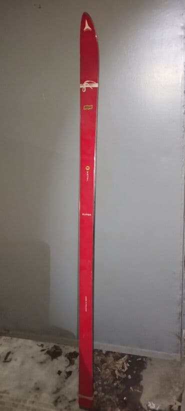 Лыжи Польша ростовка 180 см. горнолыжные без крепления