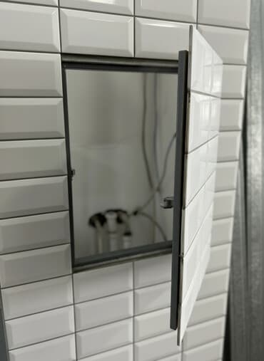 формы для садовых дорожек: Встраиваемый ревизионный люк под плитку, облицованный белой — 1